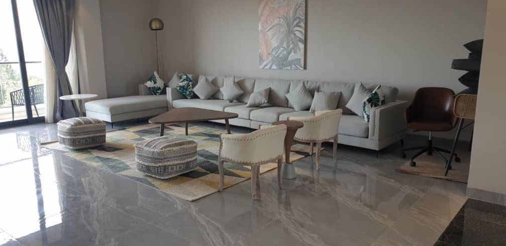 Zara Garden Hotel And Apartments คัมพาลา ภายนอก รูปภาพ